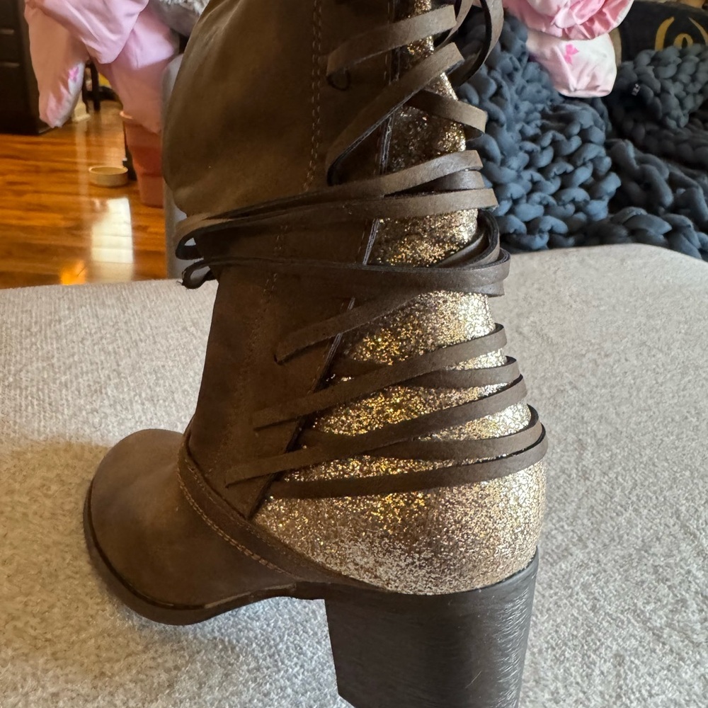 NWOT Southern Fried Chics Brown Lace-Up Knee high Boots with Glitter, size 10 - Picture 4 of 7